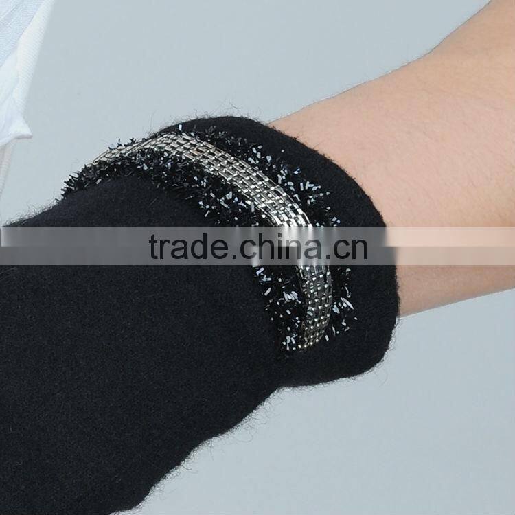 Black colored paillette decorated Women Wool Gloves Made with your comfort in mind