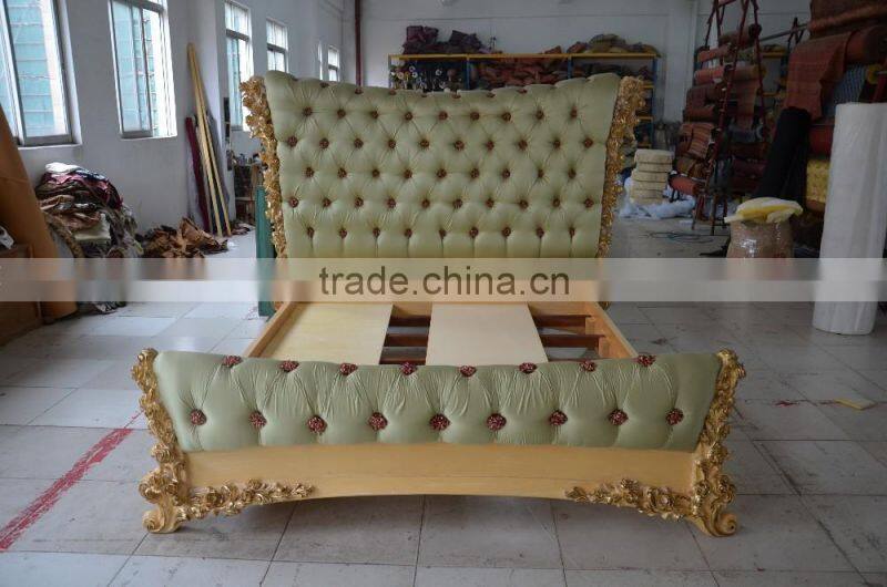 Italy Rose Carving Green Fabric Upholstered King Size Bed/ Baroque Style New Design Bedroom Furniture/Romatic Wooden Wedding Bed