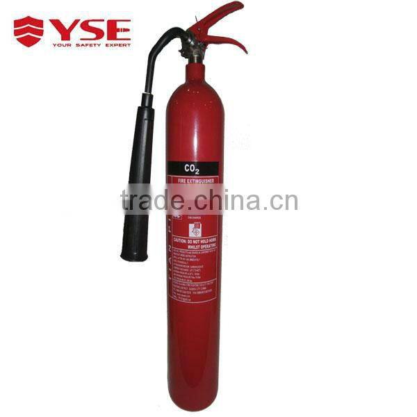 Reliable carbon dioxide fire extinguisher