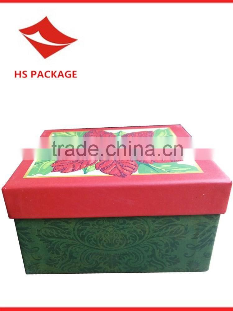 paper gift box with shimmering powder and UV-coating