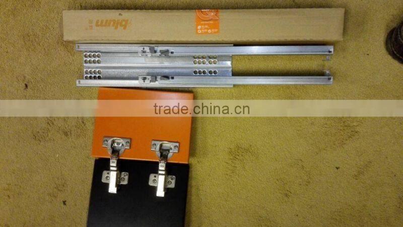 costom style walk in closet