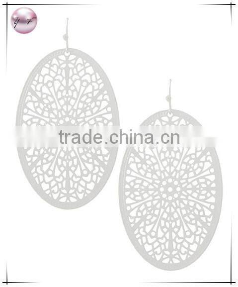 Matte Gold Tone Thin Metal Fish Hook Oval Dangle Earring Set