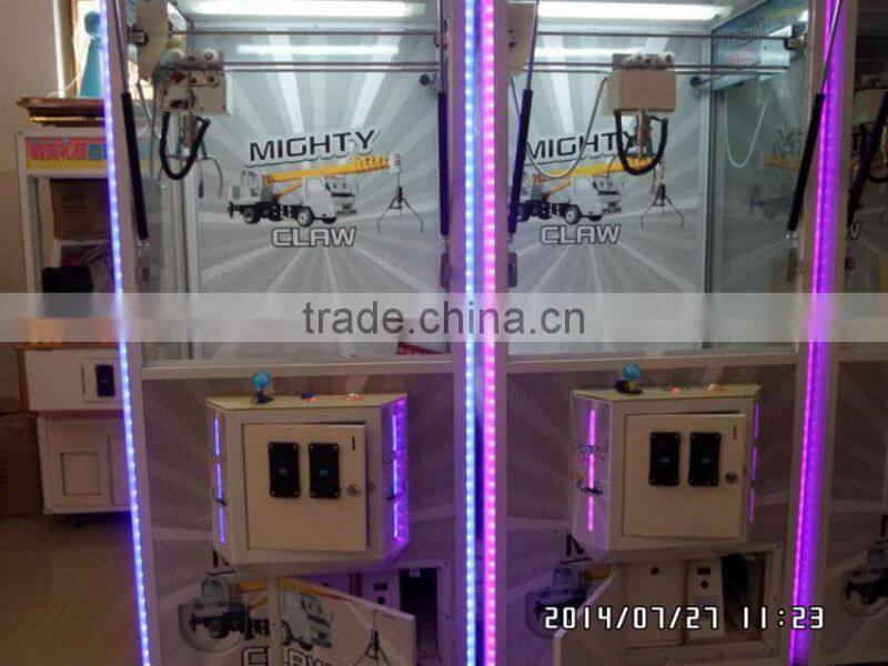 Hello Kitty Cheap prize vending game machine/ claw crane games machines