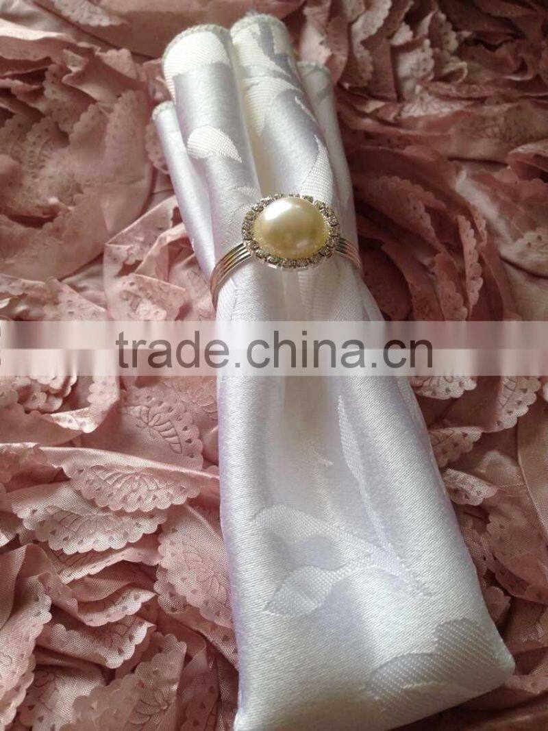 Hot Sale Delicate Clear Diamond and Pearl Round Napkin Ring Serviette
