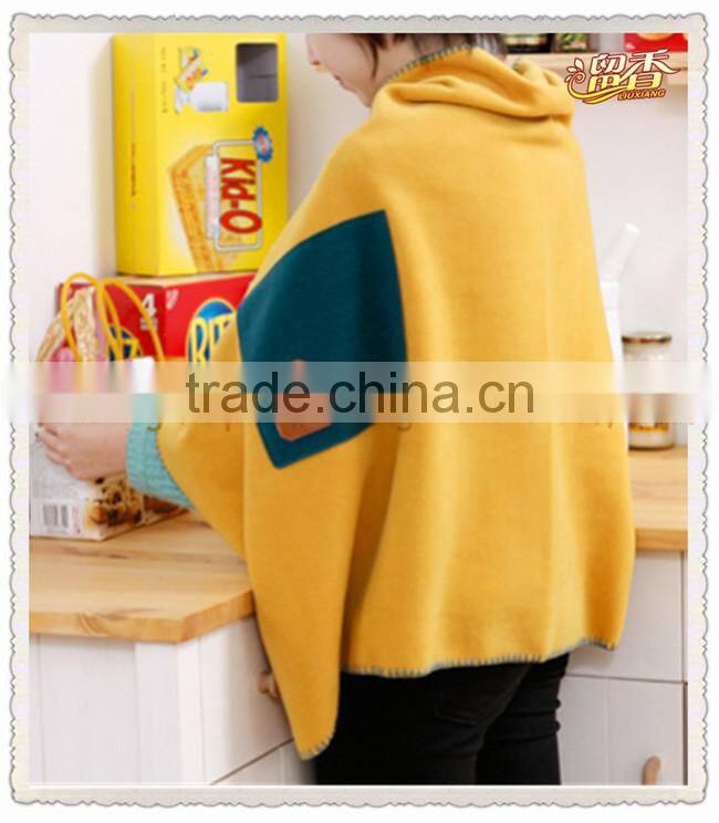 wearble 2 in 1 polar fleece pashmina blanket with pocket for hand and controller