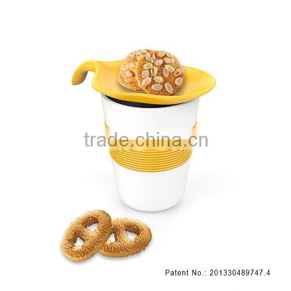 Silicone pinecone-shaped dessert holder