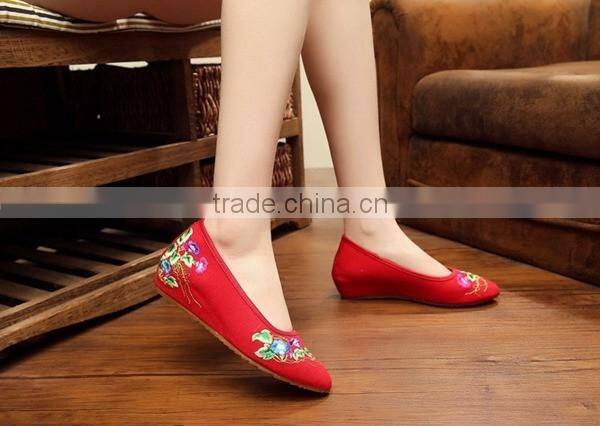 Women Casual Slip on Old Beijing Shoes Pointed Toe Chinese Flower Embroidered Ladies Cotton Canvas Flats Good Quality No logos