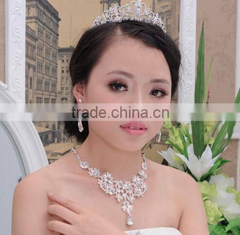 Silver Alloy Rhinestone Earrings Crystal Pendant Necklace Bridal Jewelry Set