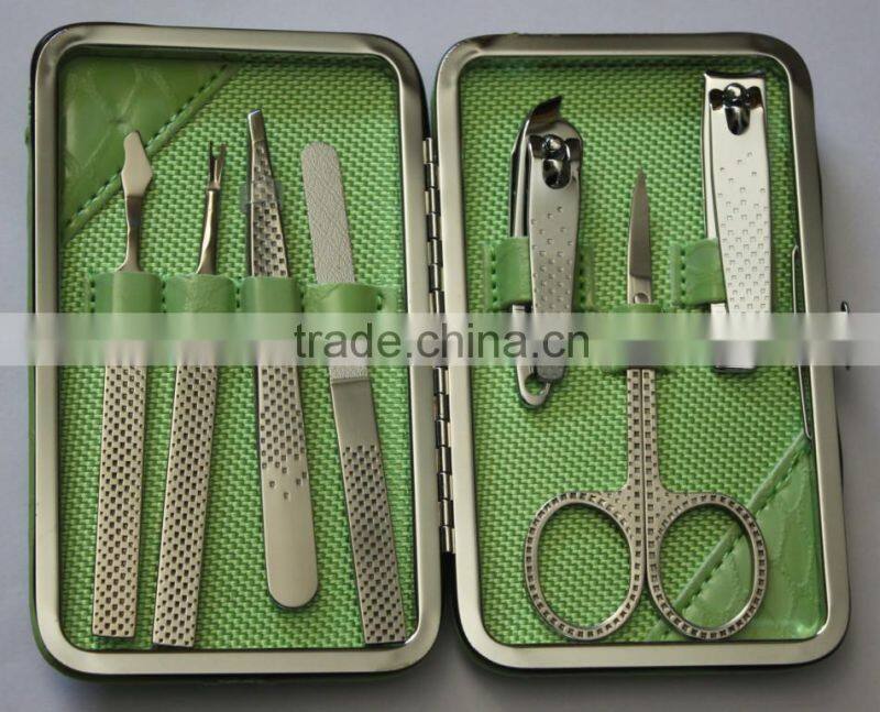 2015 cheap nails suit cosmetic manicure set in pouch