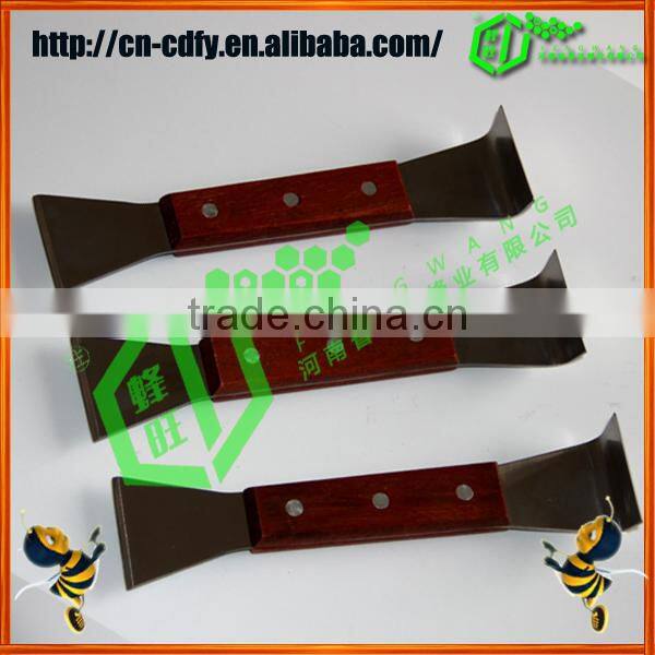 Plastic handle scraper