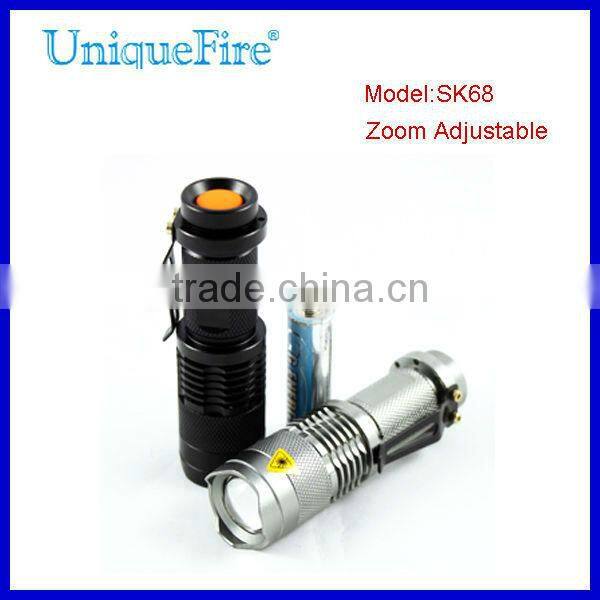 SK68 Petite lampe de poche avec un crochet