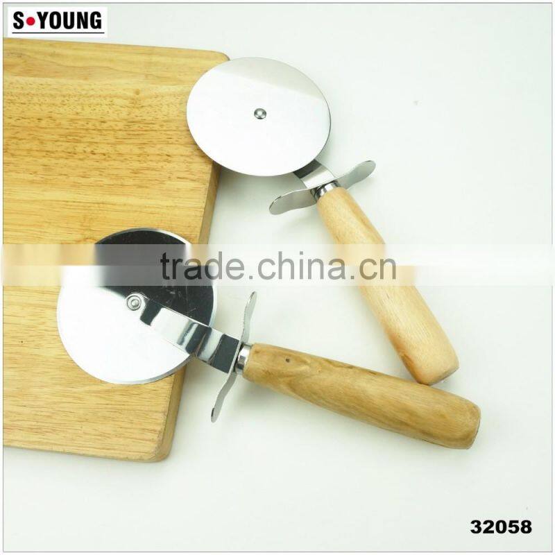 32058 Stainless Steel Cake Pizza cutter with wooden handle