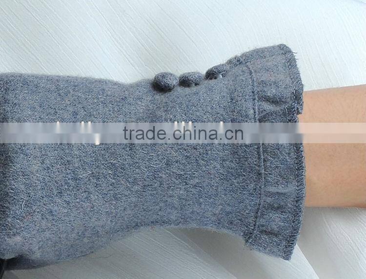 Best Feeling Grey Color Lady Wool Gloves with Wool lining