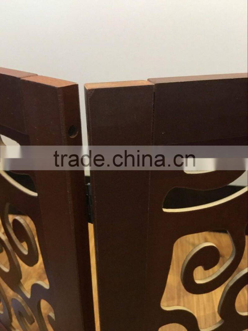 Foldable Wooden Pet Gate with different carve patterns