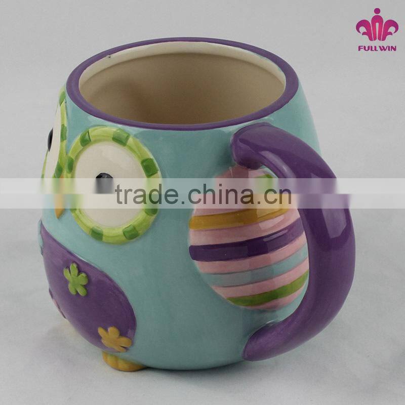 Novelty ceramic mug with owl design