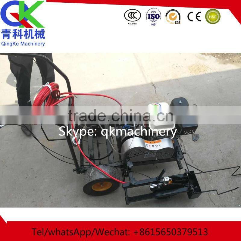 Plastic runway rulling machine with high effect