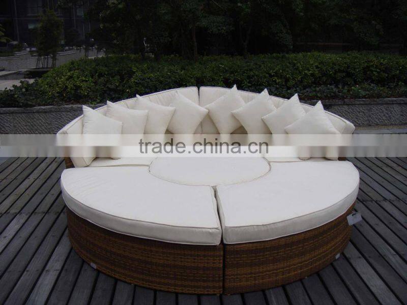 Nestrest Shaped Rattan daybed For Swimming Pool Furniture