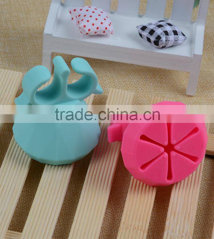 Private label two finger wearable silicone clear nail polish holders