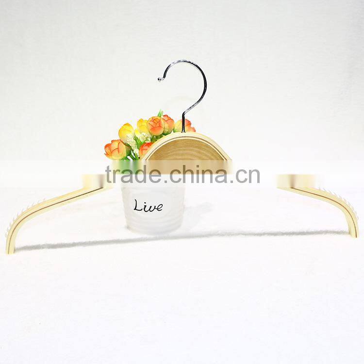 Factory supply wholesale fashionable wooden hanger for clothes