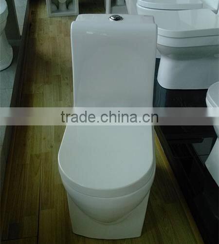 Fashionable siphonic white porcealin one piece toilet 8226