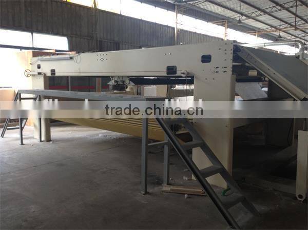 Cross lapper, cross lapper machine, nonwoven machine cross lapper
