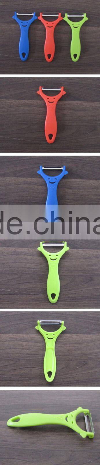 Plastic handle Creative Home plane scraping fruit planing Smile kitchen supplies household goods kitchen peeler P07
