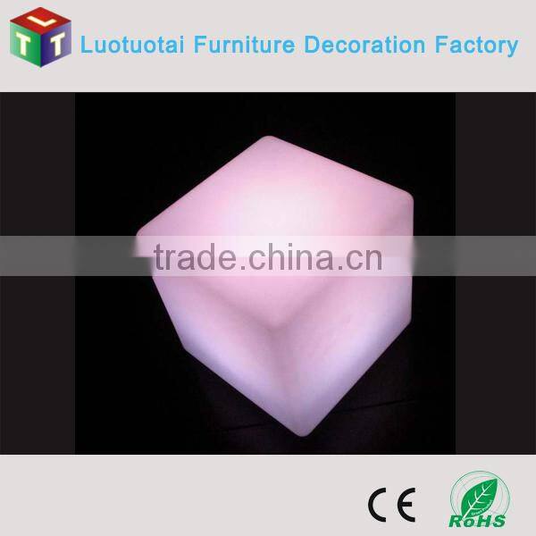 Battery Powered Long Working Time RGB Color LED Cubic Seat