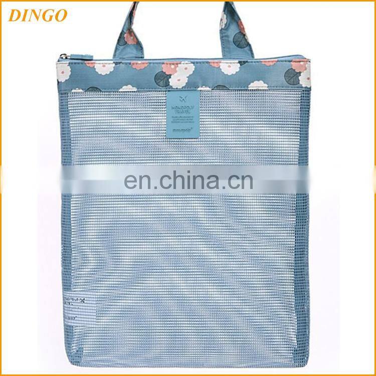 beach bag with printed and coarse rope handler