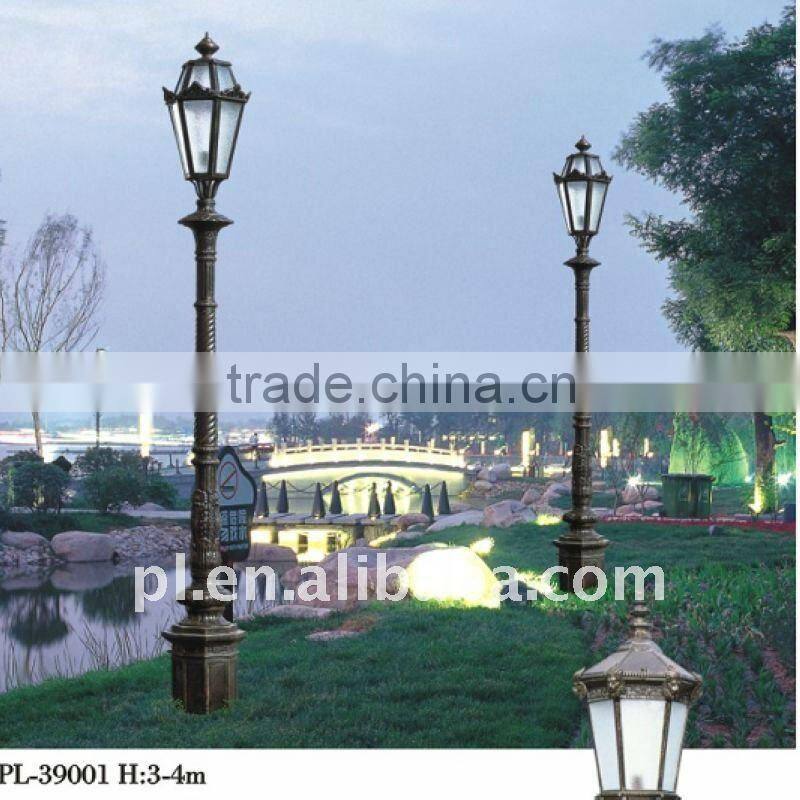Die-cast aluminum garden light with PMMA lampshade