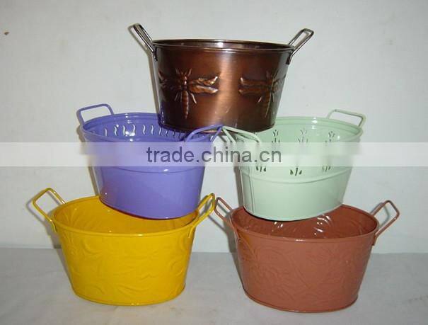 Rounded Garden planters with assorted designs and colors, modern look for house and garden planters