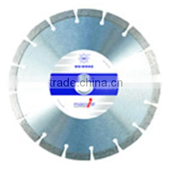 Segmented diamond blade for dry cutting
