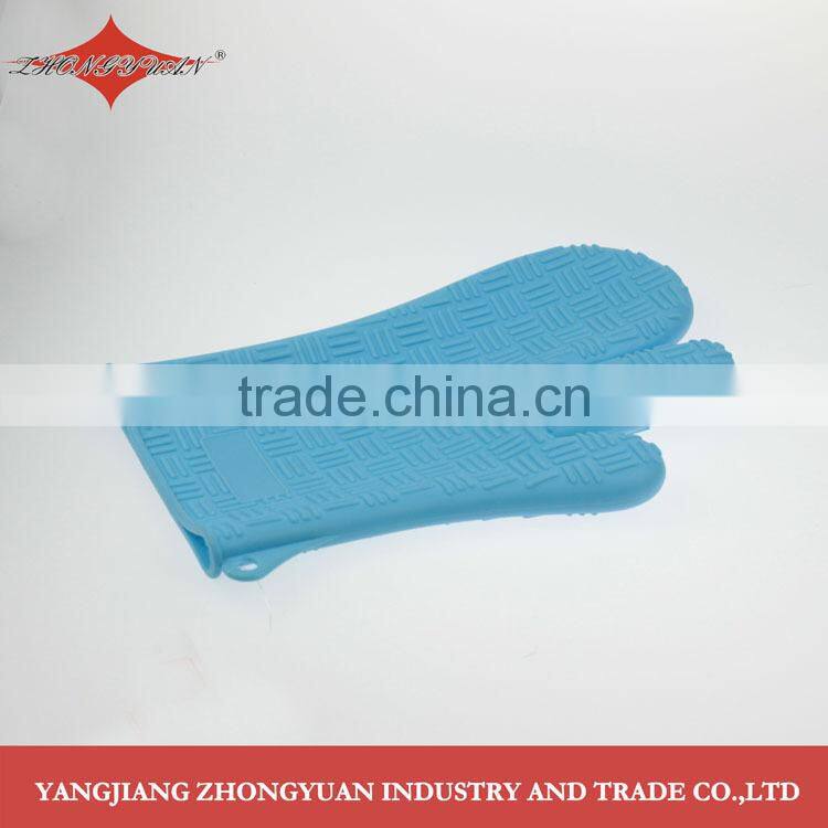 Silicone household oven glove with non-skid vein