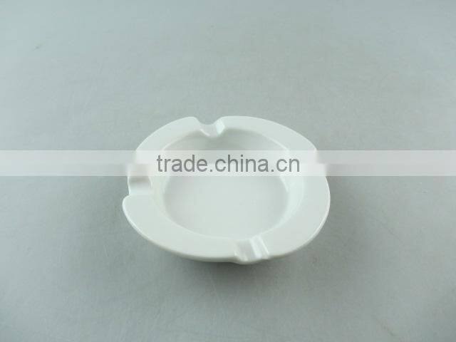 Stocklots white ceramic ashtrays in cheap price