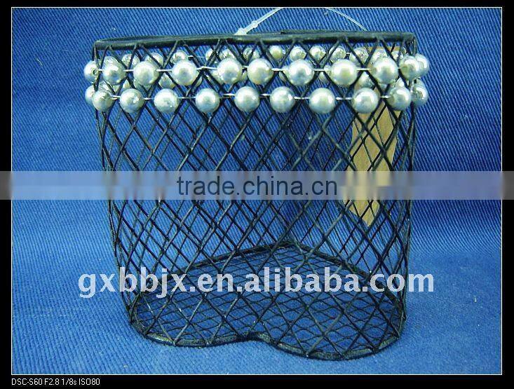 Heart shaped black wire decorative with white pearl brush pot crafts