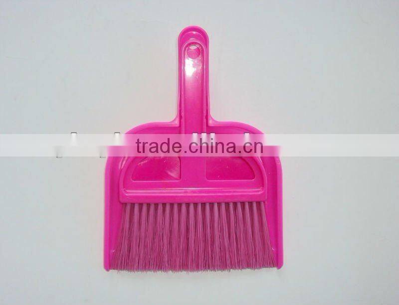 plastic car cleaning dustpan and with brush (RSCW-15)