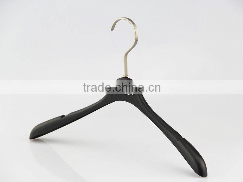 IMY-473 black plastic grooves hanger for women