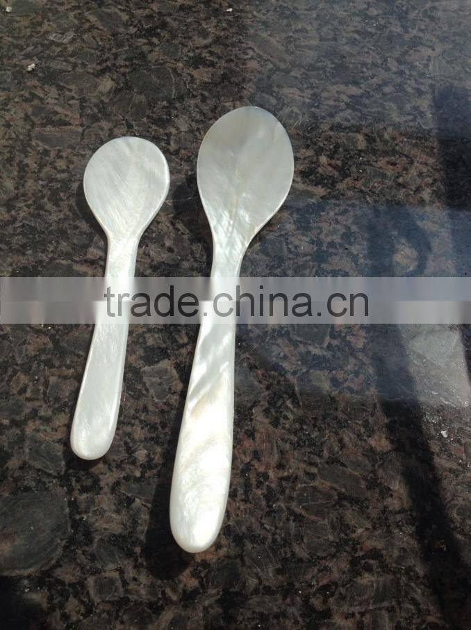 natural shell mother pearl spoon for tasting caviar