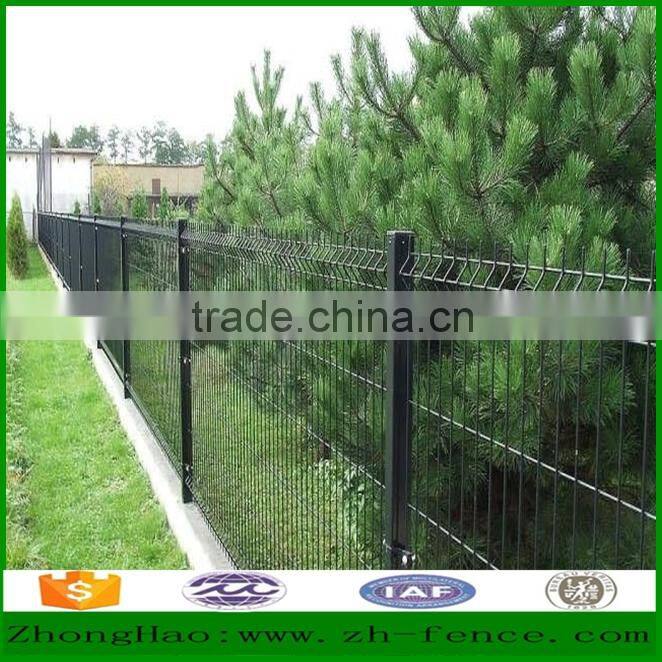 Factory direct sale powder coated triangle bending fence / peach shape post fence