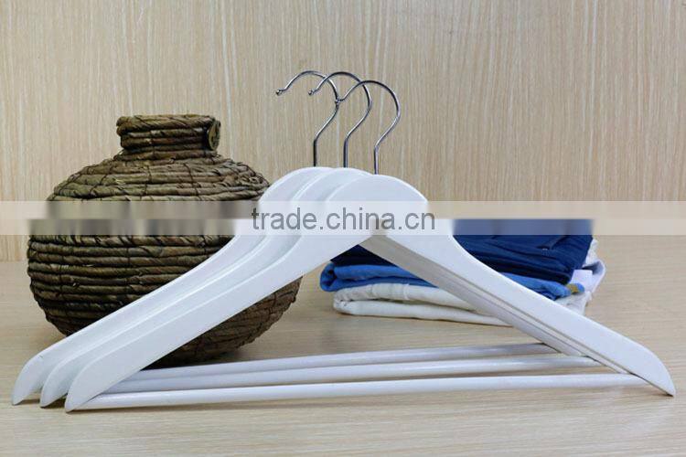 Delicacy closet wooden white clothes hangers with bar