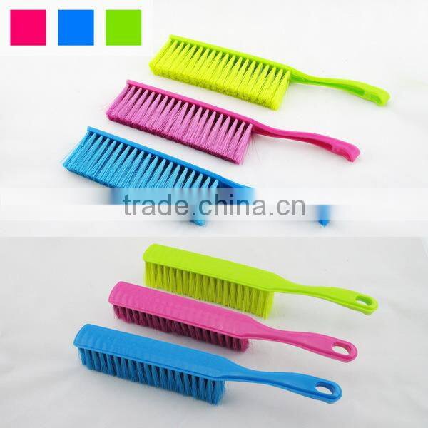 Easy hold plastic cloth cleaning brush