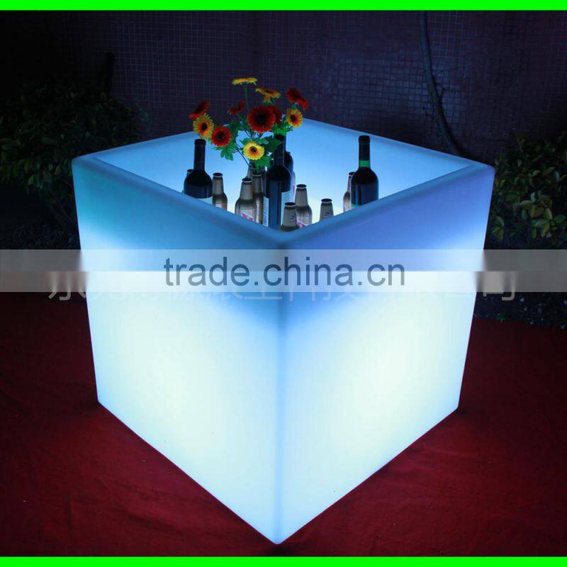 Plastic wholesale nightclub furniture/led bar table /led sofa