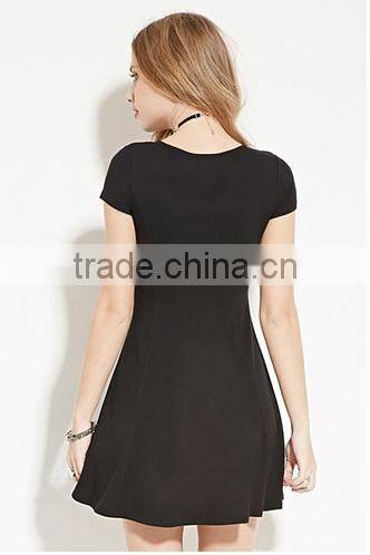 The classic posed a short-sleeved dress pure color