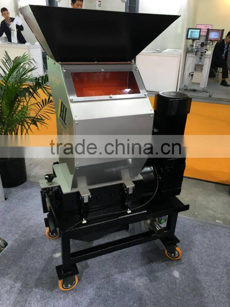 Low speed online recycling plastic granulator