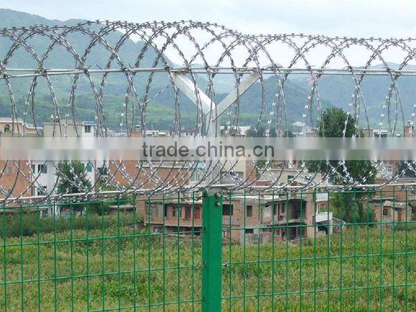 2020 best selling ! electro galvanized hot-dipped galvanized barbed wire fence