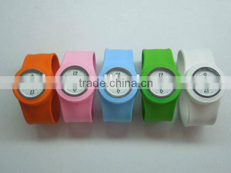 2015 hot sale silicone slap watch