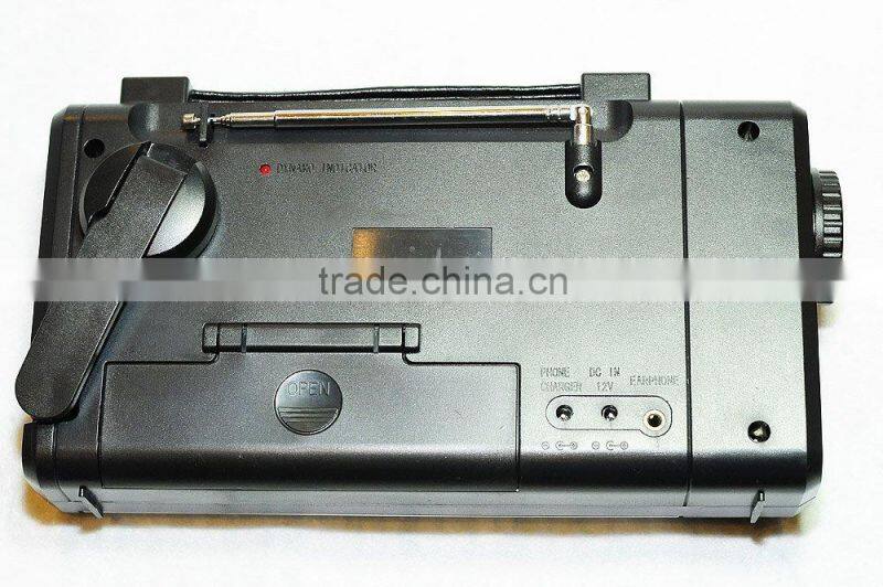 solar charger manual dynamo fm radio with led flashlight