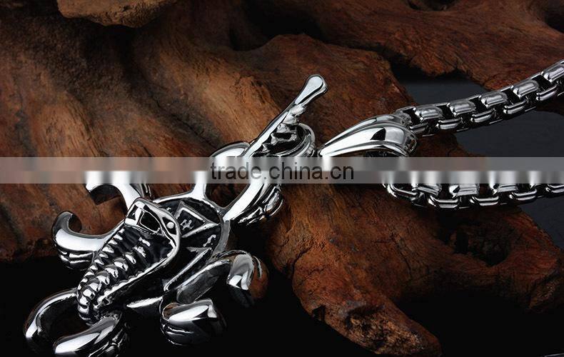 Unique design stainless steel snake shape charm pendant