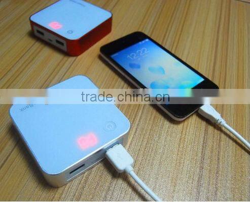 Square 2 USB ports mobile phone power bank with digital capacity display 6000mAh