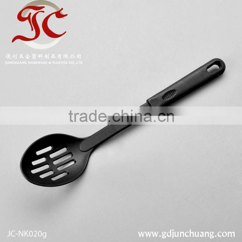 China manufacture best useful nylon slotted spoon