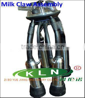 milking machine working with vacuum pump